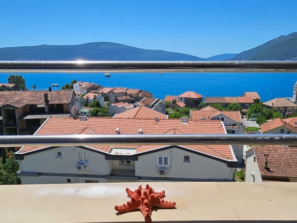 Prodaja dvosobnog stana 90 m² sa pogledom na more – Donja Lastva, Tivat