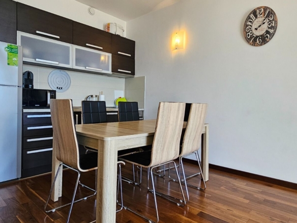Prodaja dvosobnog stana 90 m² sa pogledom na more – Donja Lastva, Tivat