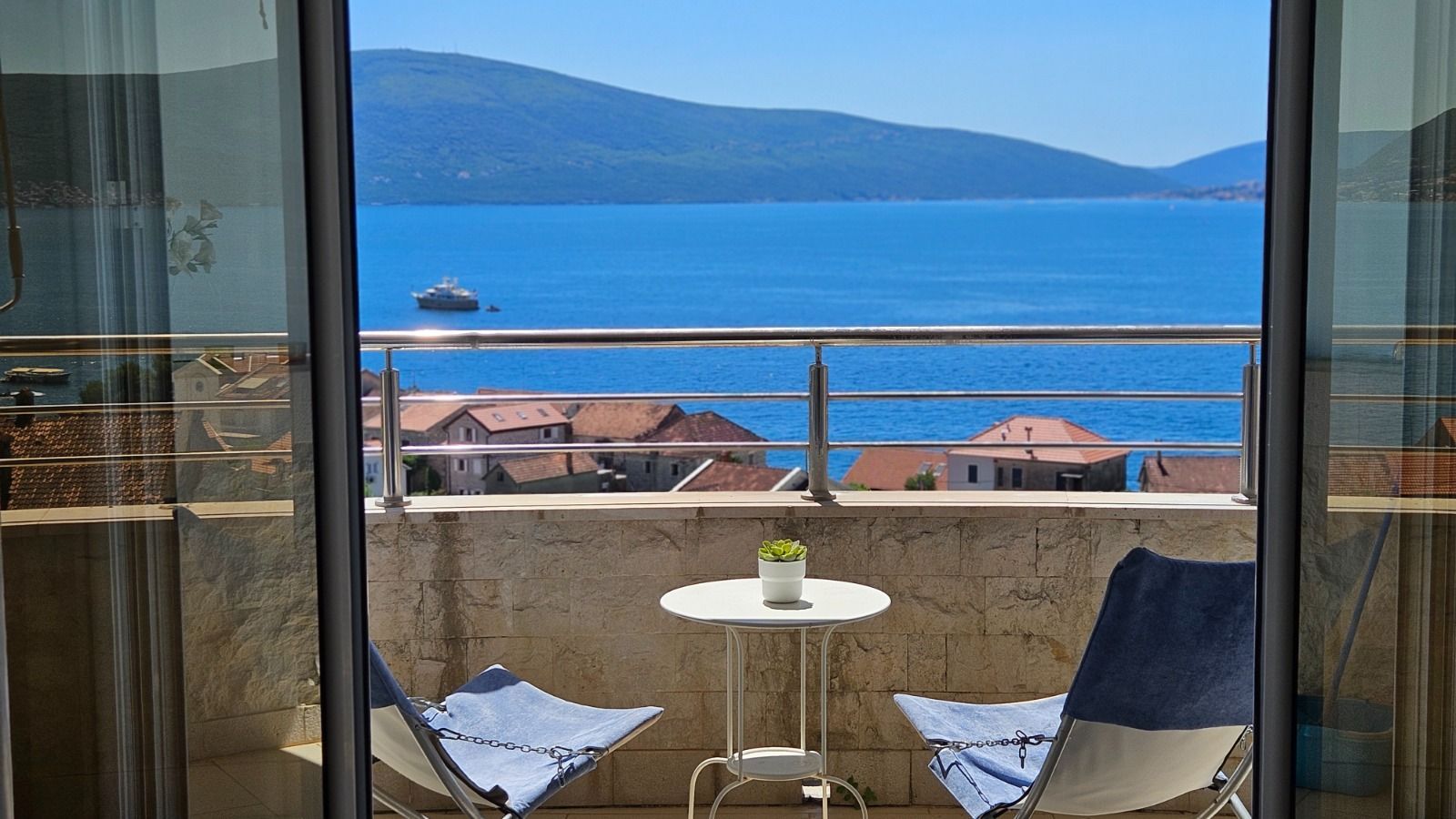 d27631ee-efc1-4ac1-8511-dad60ebba53d Prodaja dvosobnog stana 90 m² sa pogledom na more – Donja Lastva, Tivat