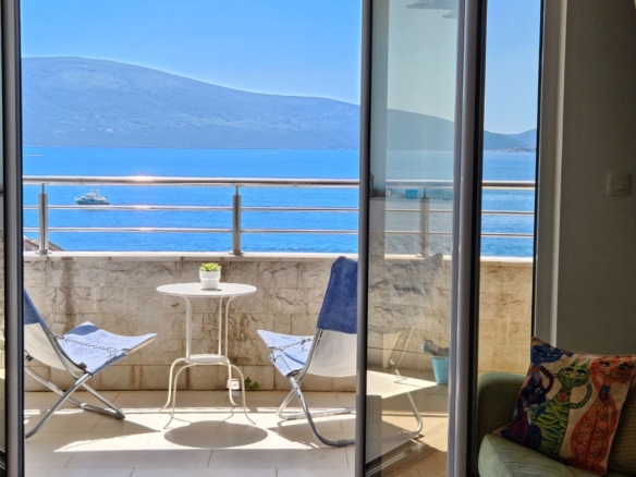 Prodaja dvosobnog stana 90 m² sa pogledom na more – Donja Lastva, Tivat