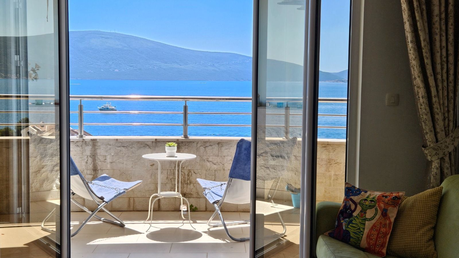 7952f9b9-f745-4a8d-9078-2a4d323e2cb1 Prodaja dvosobnog stana 90 m² sa pogledom na more – Donja Lastva, Tivat
