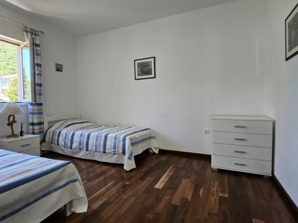 Prodaja dvosobnog stana 90 m² sa pogledom na more – Donja Lastva, Tivat