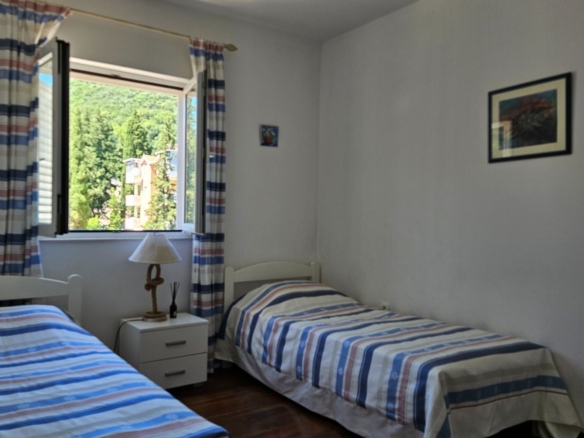 Prodaja dvosobnog stana 90 m² sa pogledom na more – Donja Lastva, Tivat