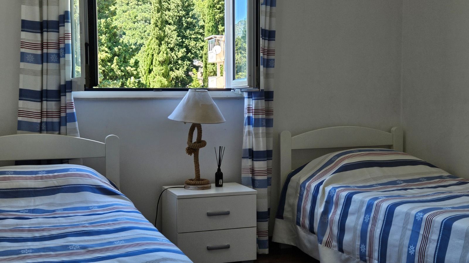 f2db07ac-1de7-49b6-8365-ef98469c2934 Prodaja dvosobnog stana 90 m² sa pogledom na more – Donja Lastva, Tivat