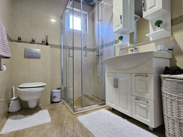 Prodaja dvosobnog stana 90 m² sa pogledom na more – Donja Lastva, Tivat