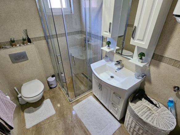 Prodaja dvosobnog stana 90 m² sa pogledom na more – Donja Lastva, Tivat