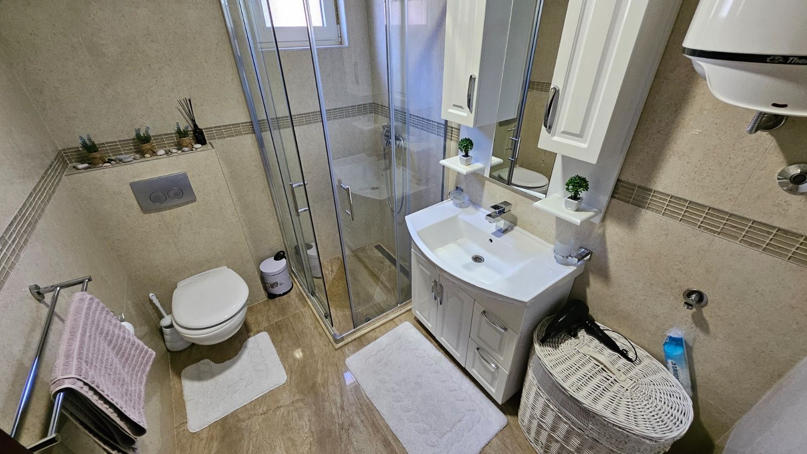 01b1e644-14ed-4e36-8b24-6d980a77410c Prodaja dvosobnog stana 90 m² sa pogledom na more – Donja Lastva, Tivat