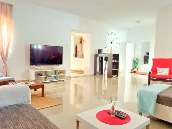Izdavanje dvosobnog stana 110 m² – Mainski put, Budva | 01.10.2026 – 31.05.2027