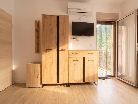 Moderno opremljen studio apartman u kompleksu sa bazenom -Bečići (Izdavanje na period do 01.06.2027)
