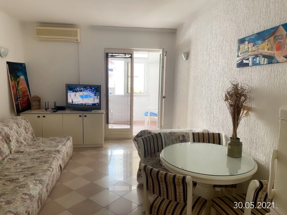 Izdavanje opremljene garsonjere 29 m² – Bečići | 200 m od plaže, dugoročni najam