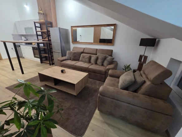 Izdavanje luksuznog dvosobnog penthouse stana 70 m²  sa velikom terasom – The Old Bakery, Budva  (izdavanje na duži period)