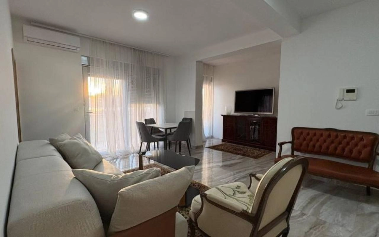 Dvosoban-penthaus-sa-terasom-u-Tivtu-1 Dvosoban stan 104 m² – Tivat — fotografija 2