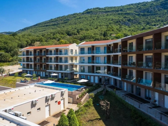 Dvosoban stan sa pogledom na more u Kavaču