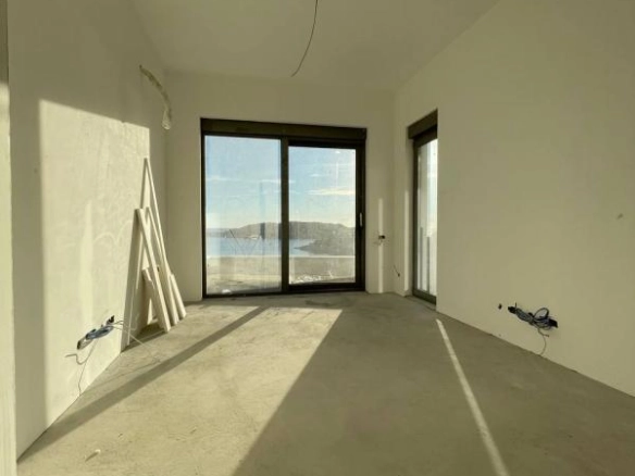 Trosoban stan 113 m² sa pogledom na more u kompleksu Montesa Hill – Bečići, Budva