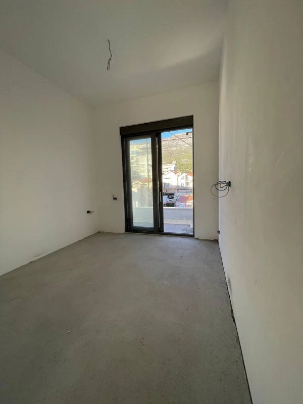 Trosoban-stan-u-kompleksu-Montesa-Hill-Becici-Budva-6 Trosoban stan 113 m² sa pogledom na more u kompleksu Montesa Hill – Bečići, Budva