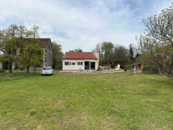 Kuća sa placom u Golubovcima