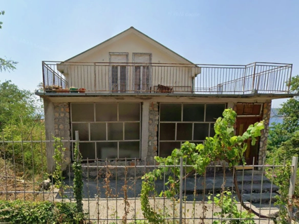 Kuća za renovaciju u Ratcu