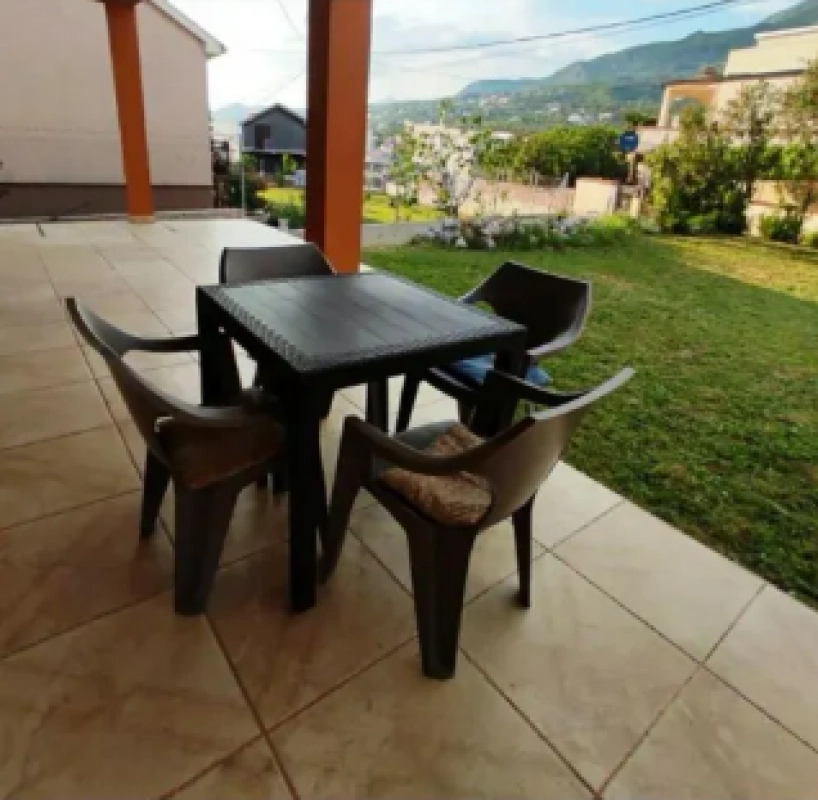 Kuca-sa-dva-stana-i-dvoristem-u-Dobroj-Vodi-Bar-4 Kuća 71 m² – Dobra Voda, Bar — fotografija 5