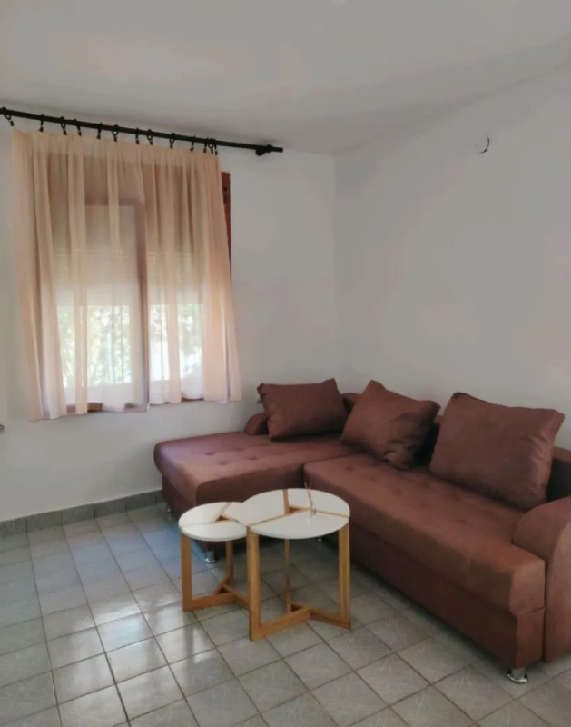 Kuca-sa-dva-stana-i-dvoristem-u-Dobroj-Vodi-Bar-5 Kuća 71 m² – Dobra Voda, Bar — fotografija 6