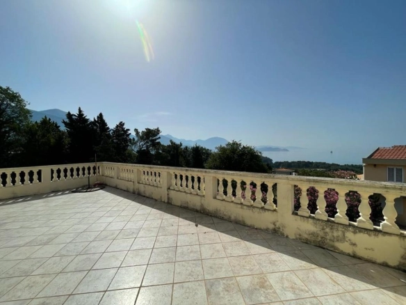 Kuća sa pogledom na more u Zagrađu