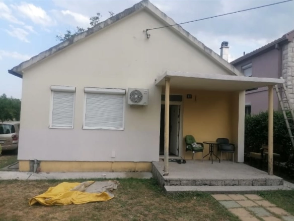 Kuća sa velikim placem u Danilovgradu