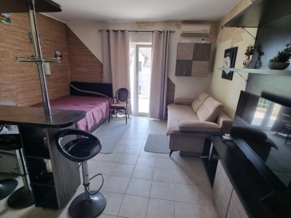 Garsonjera u Baošićima