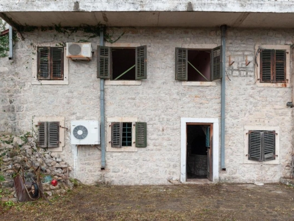 Kuća sa dvorištem u Starom gradu