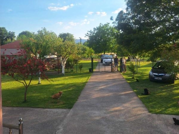 Kuća sa prostranim placem u naselju Kosić