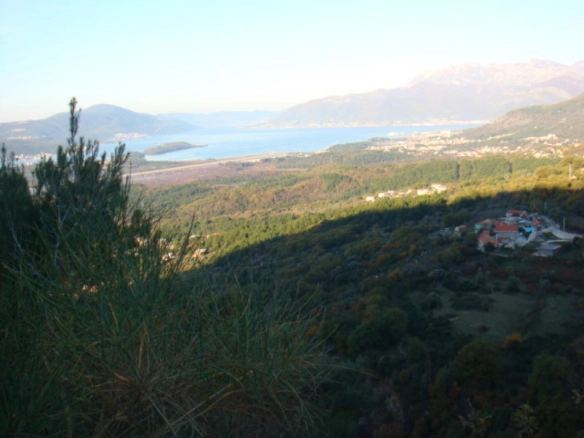 Urbanizovan plac u Kavaču