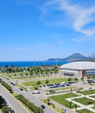 Trosoban stan u centru Bara sa pogledom na more