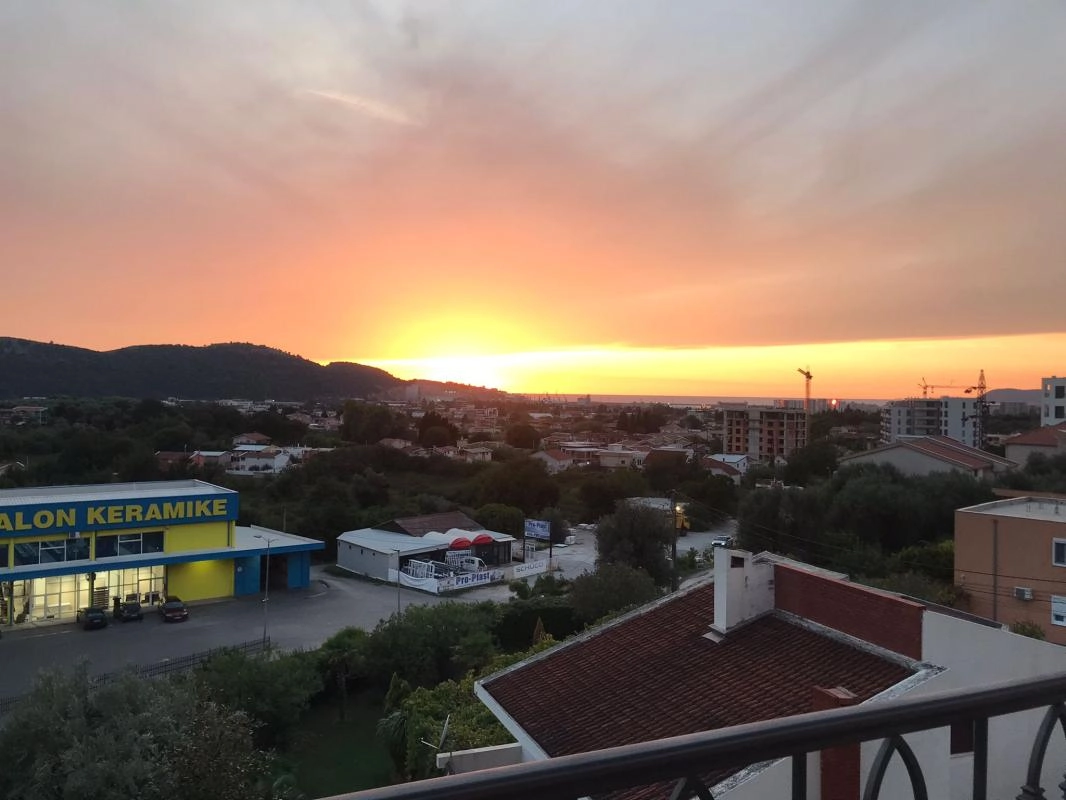 Dvosoban-stan-u-Celugi-Bar Dvosoban stan u Čelugi