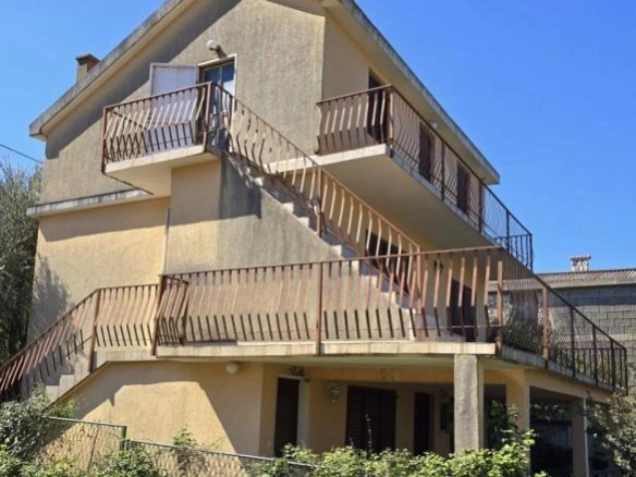 Kuća na prodaju u Utjehi