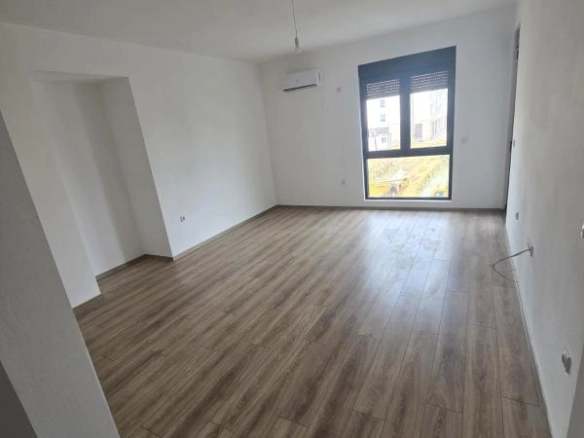 Jednosoban stan u novogradnji blizu Velike plaže