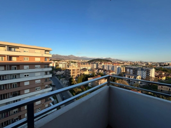 Dvosoban stan 70 m² u novoj zgradi