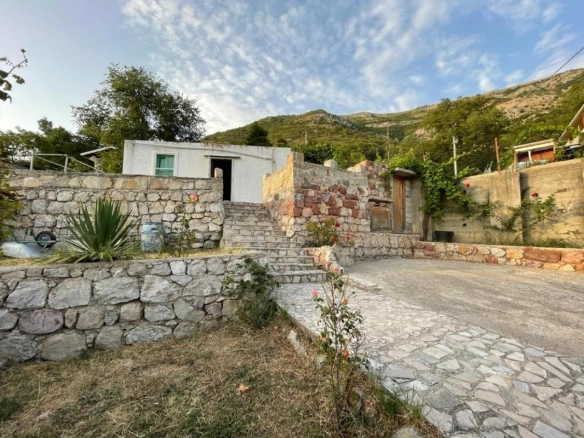 Kuća sa pogledom na more u Sutomoru