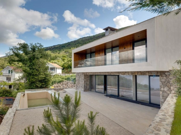 Moderna vila sa bazenom na Luštici