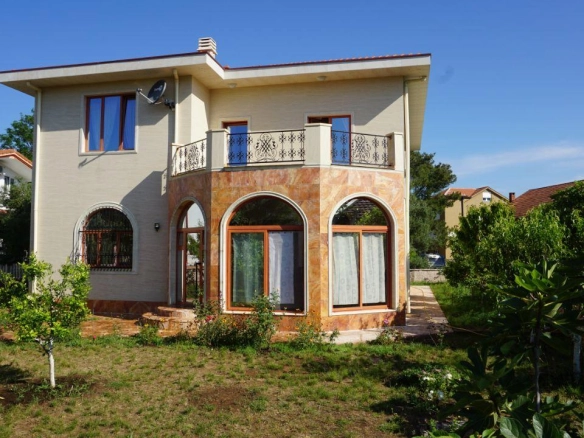 Kuća sa vrtom u Radovićima