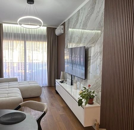 Dvosoban stan 80 m² sa terasom i pogledom na planine – Bar