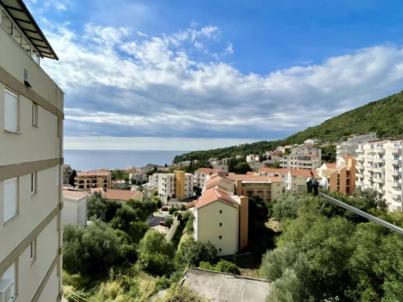 Dvosoban stan sa pogledom na more u Petrovcu