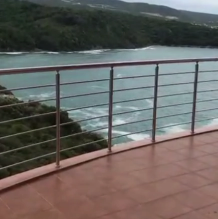 Penthaus sa terasom i pogledom na more