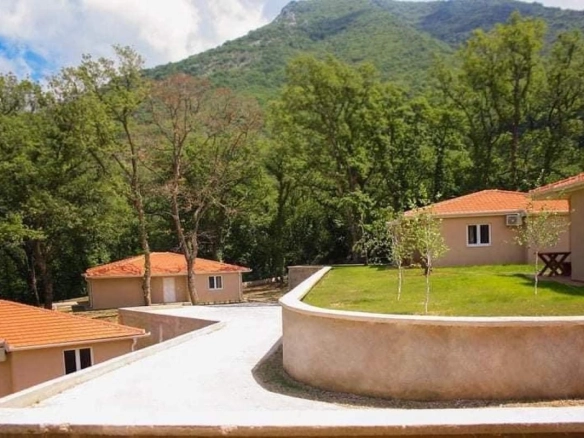 Kuća sa terasom u naselju Zupci