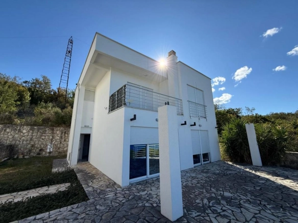 Kuća sa bazenom i pogledom na more u Ratcu
