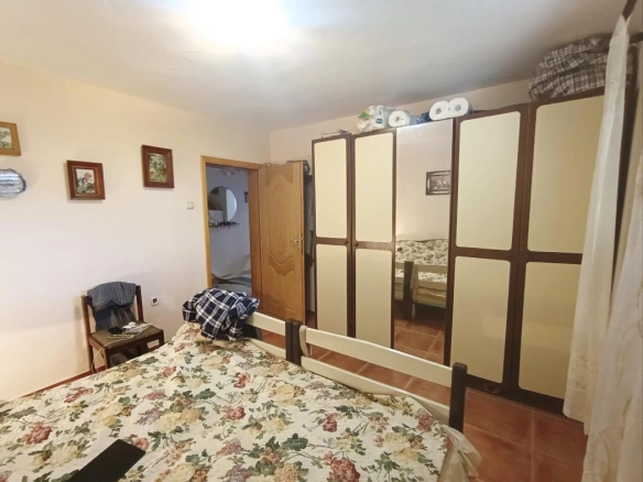 Kuća 215 m² na tri nivoa sa terasom i pogledom na more – Šušanj, Bar