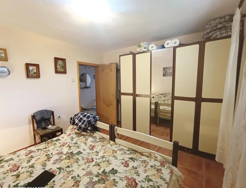 Kuća 215 m² na tri nivoa sa terasom i pogledom na more – Šušanj, Bar