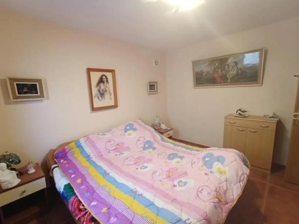 Kuća 215 m² na tri nivoa sa terasom i pogledom na more – Šušanj, Bar