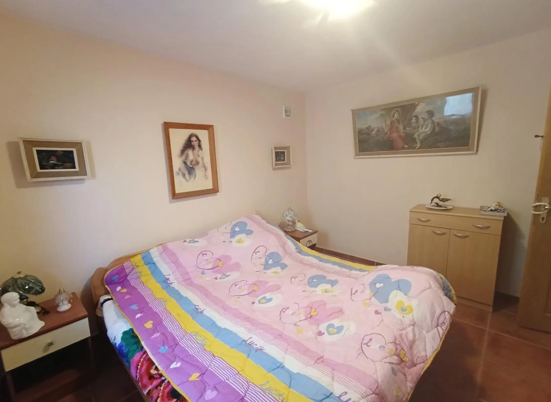 Kuća 215 m² na tri nivoa sa terasom i pogledom na more – Šušanj, Bar