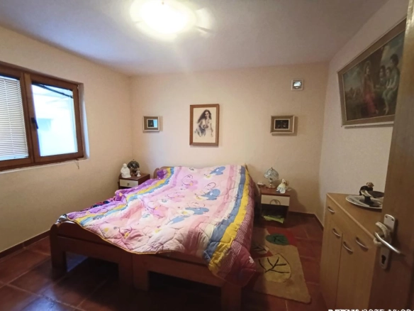 Kuća 215 m² na tri nivoa sa terasom i pogledom na more – Šušanj, Bar