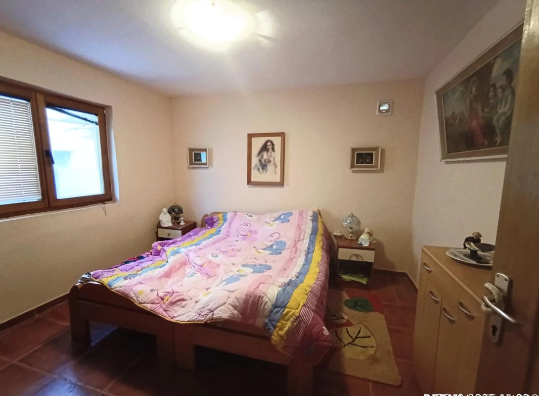 Kuća 215 m² na tri nivoa sa terasom i pogledom na more – Šušanj, Bar