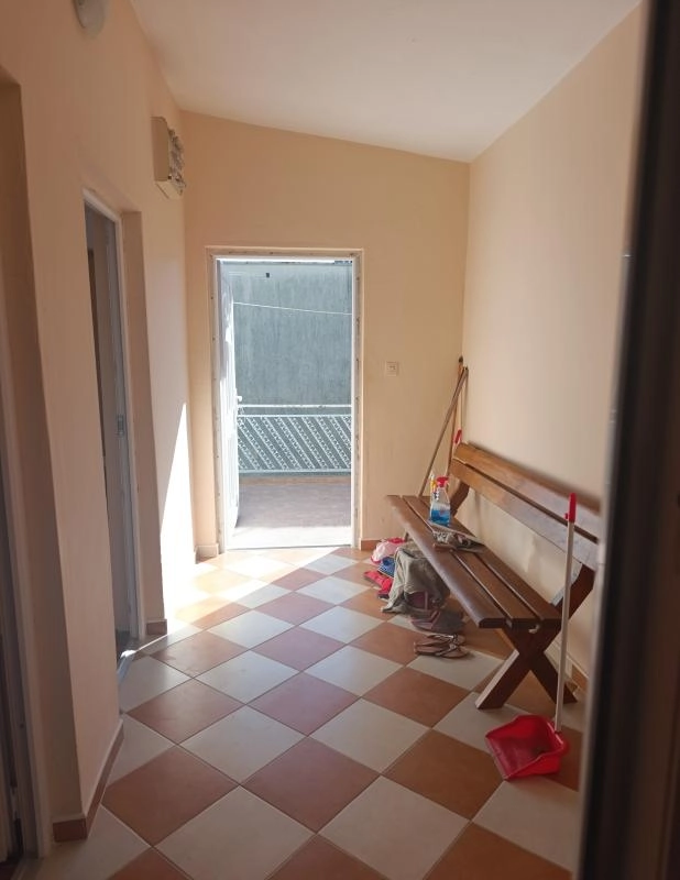 Kuća 215 m² na tri nivoa sa terasom i pogledom na more – Šušanj, Bar