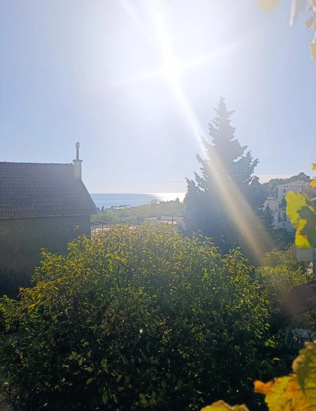 Kuća 215 m² na tri nivoa sa terasom i pogledom na more – Šušanj, Bar